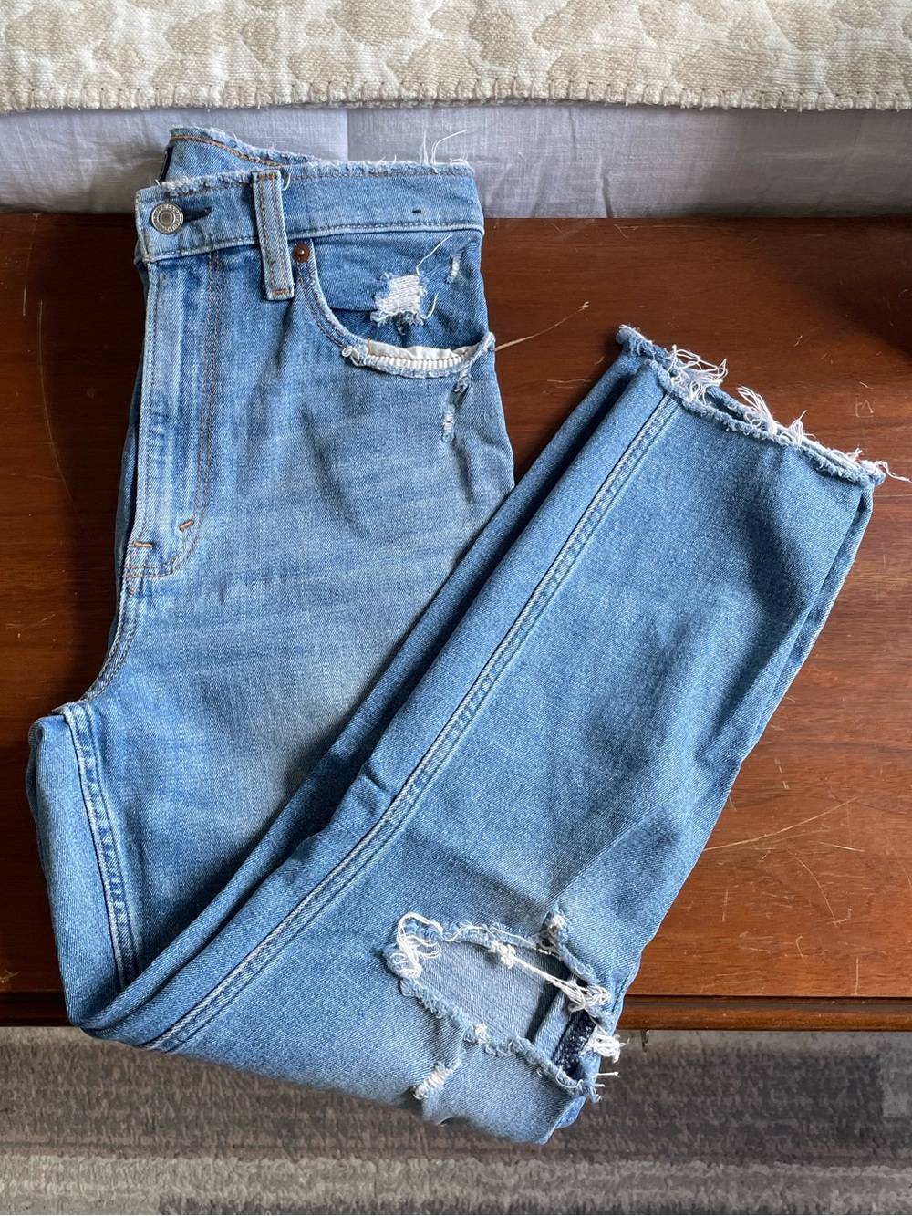Abercrombie & Fitch Ultra High Rise Mom Jean